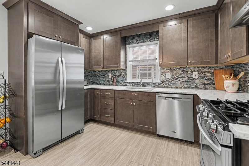 392 Ingall Street Union, NJ 07083 - Photo 15 of 48