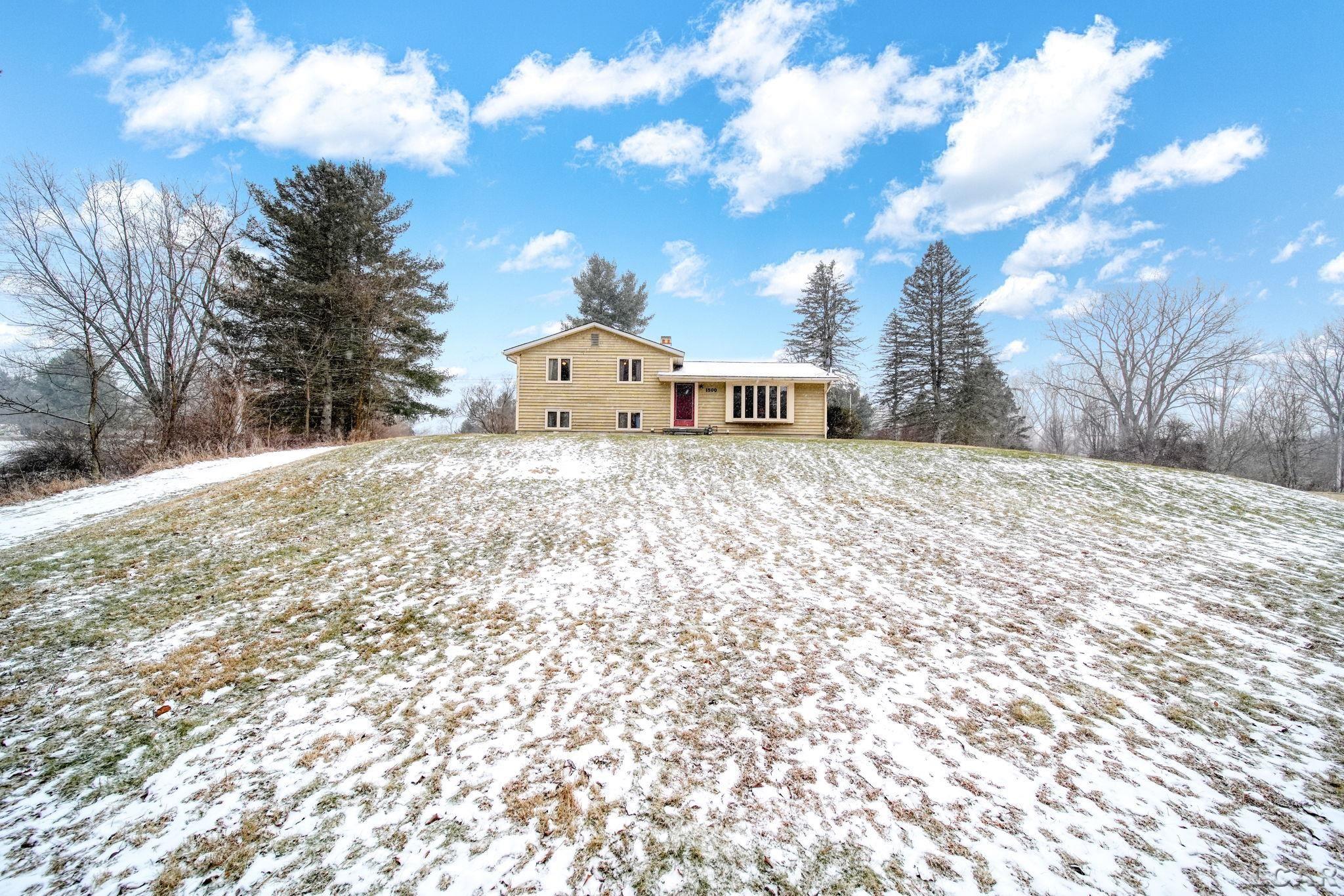 1500 Sylvan Road Chelsea, MI 48118 - Photo 2 of 49 50166617-417cba88-1f05-4c06-8a12-683b3a70aa67.JPG
