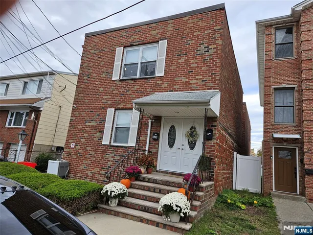 $2,200 | 249 Riverview Place, Unit C, Cliffside Park, NJ 07010