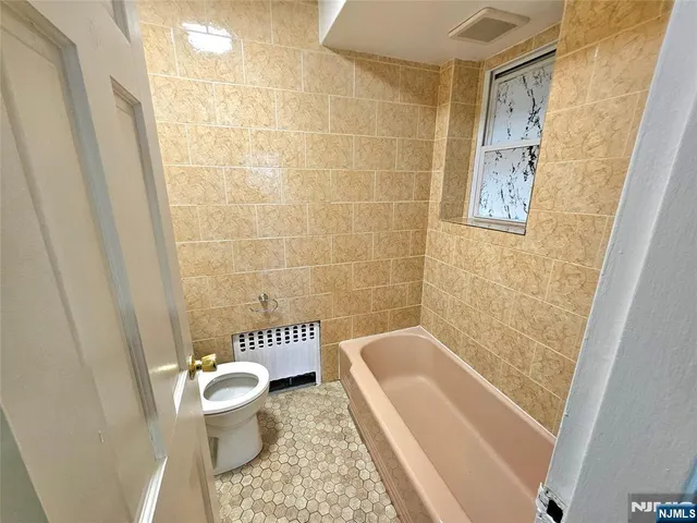 $2,200 | 249 Riverview Place, Unit C, Cliffside Park, NJ 07010