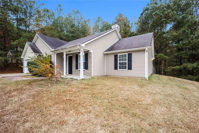 a view of a house with a backyard