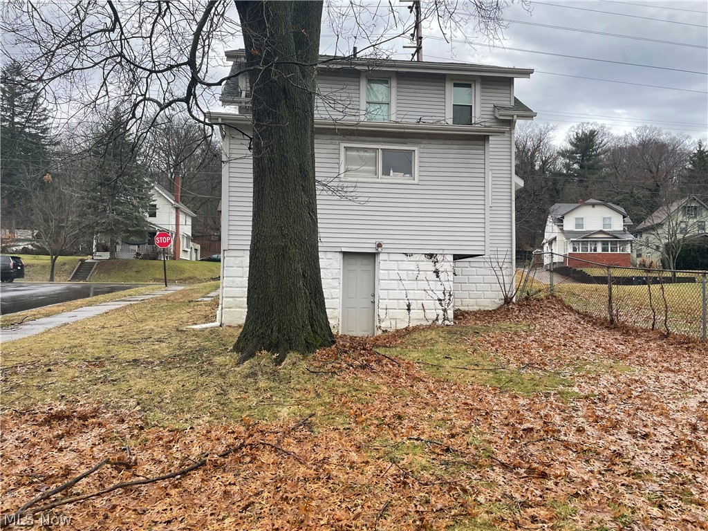 1663 Manchester Road Akron, OH 44314 - Photo 3 of 5