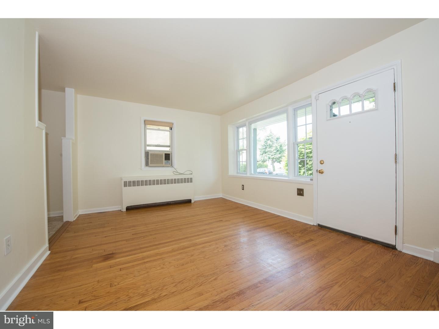 738 Surrey Road Aldan, PA 19018 - Photo 2 of 25 Living Room