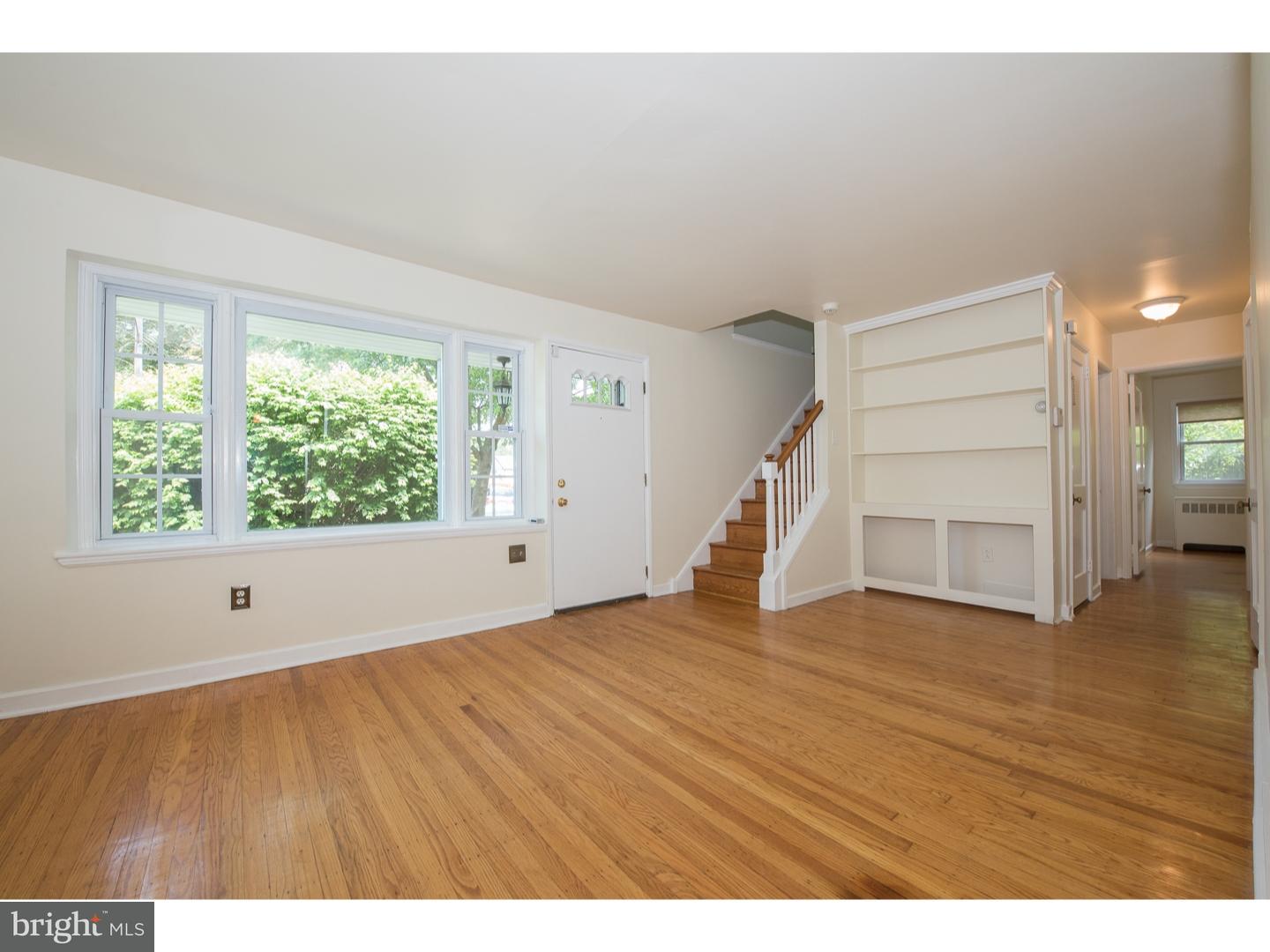 738 Surrey Road Aldan, PA 19018 - Photo 3 of 25 Living Room
