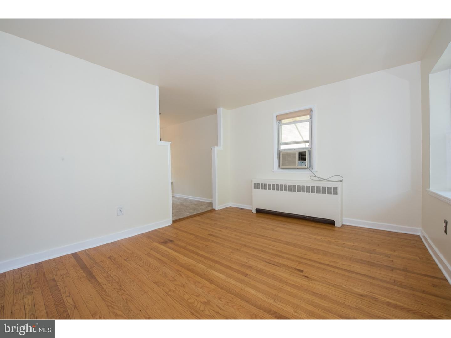 738 Surrey Road Aldan, PA 19018 - Photo 4 of 25 Living Room