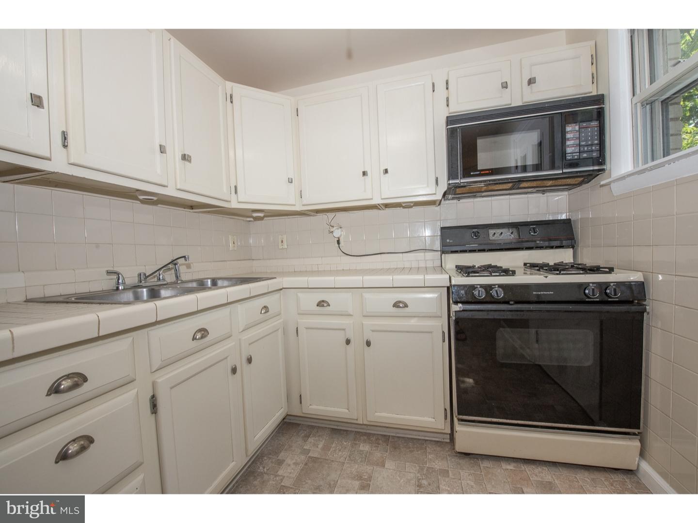 738 Surrey Road Aldan, PA 19018 - Photo 6 of 25 Kitchen