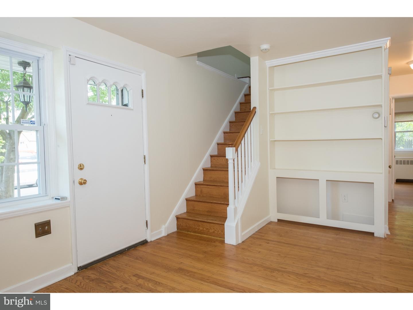738 Surrey Road Aldan, PA 19018 - Photo 8 of 25 Foyer