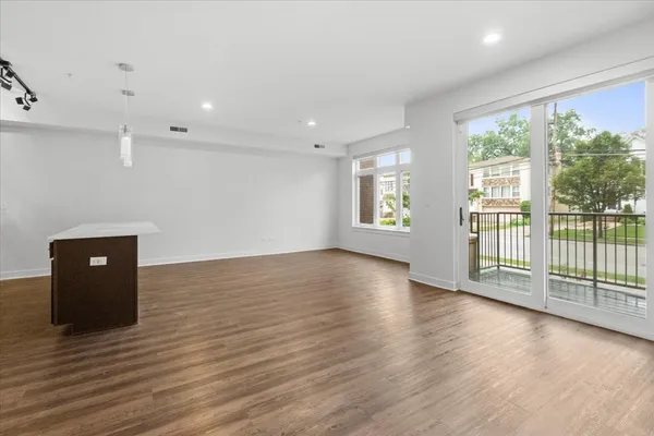 $2,745 | 500 North Northwest Highway, Unit 311, Park Ridge, IL 60068