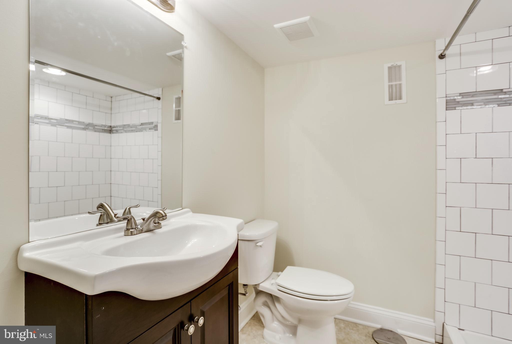 31 Broadship Road Dundalk, MD 21222 - Photo 21 of 29 Bath