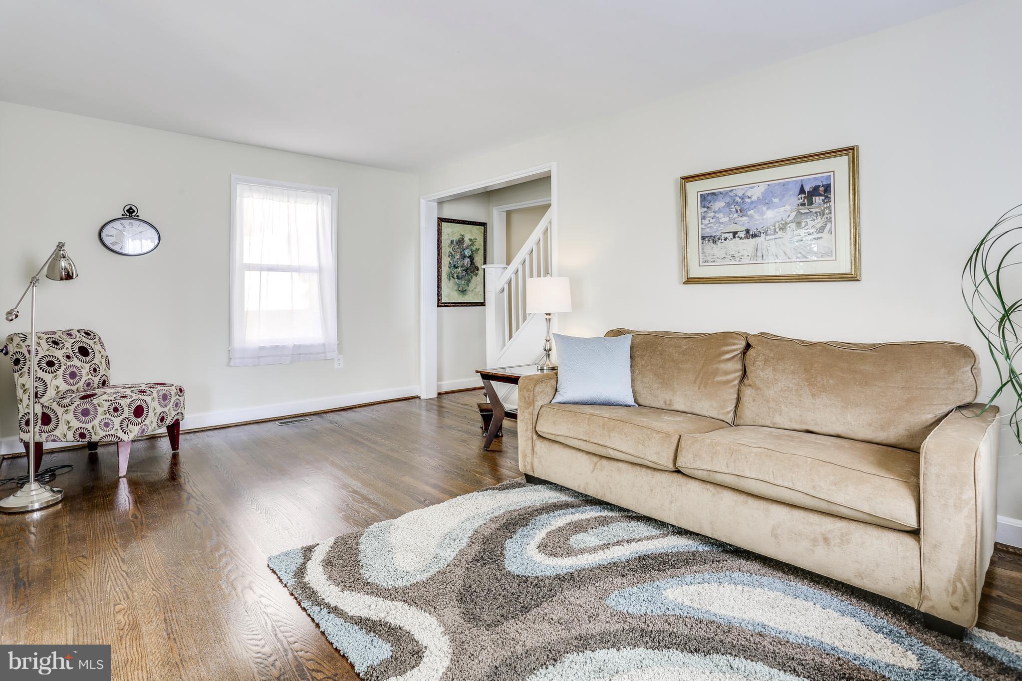 31 Broadship Road Dundalk, MD 21222 - Photo 4 of 29 Living Room