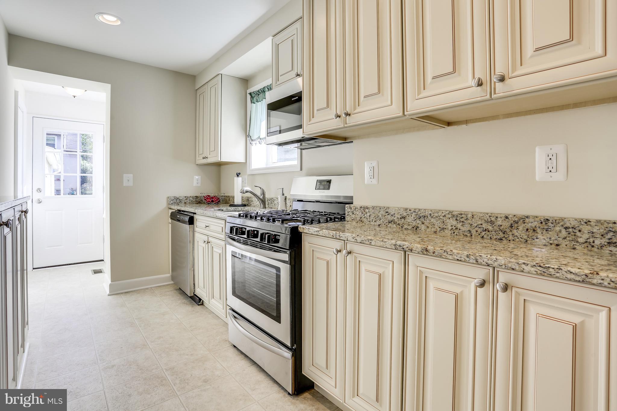 31 Broadship Road Dundalk, MD 21222 - Photo 9 of 29 Kitchen
