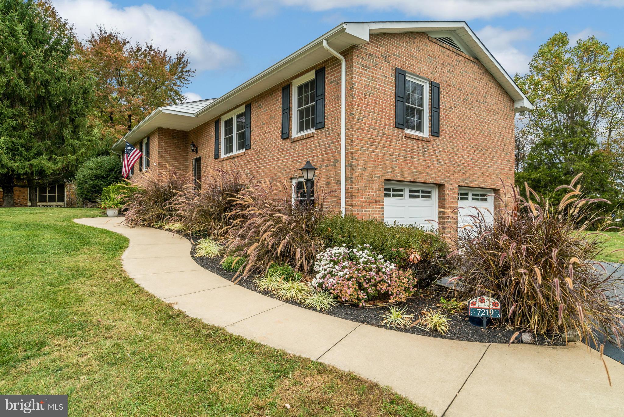 7219 Forrest Road Warrenton, VA 20187 - Photo 2 of 30 Concrete sidewalk to the front door