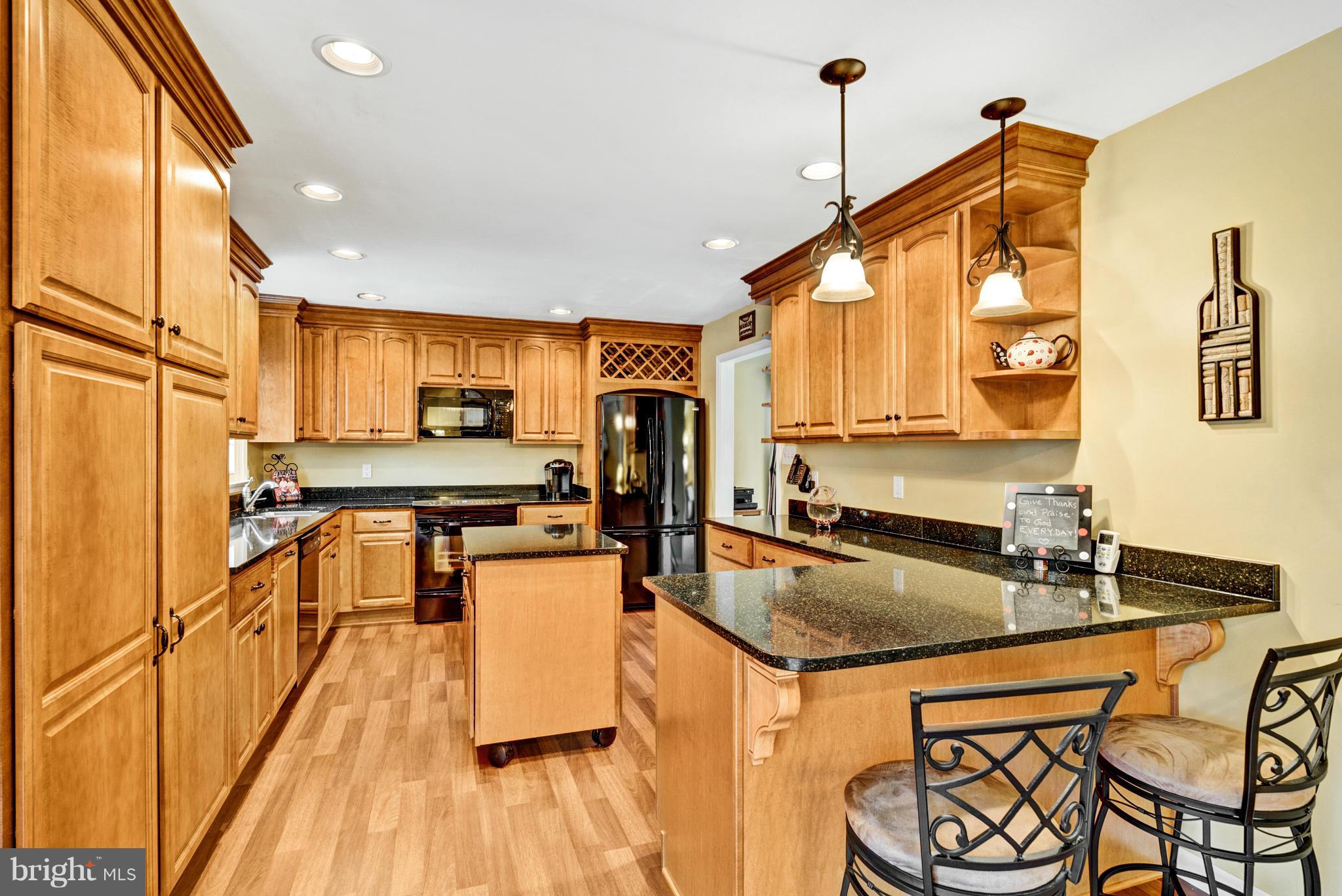 7219 Forrest Road Warrenton, VA 20187 - Photo 11 of 30 Maple cabinetry and Silestone countertops