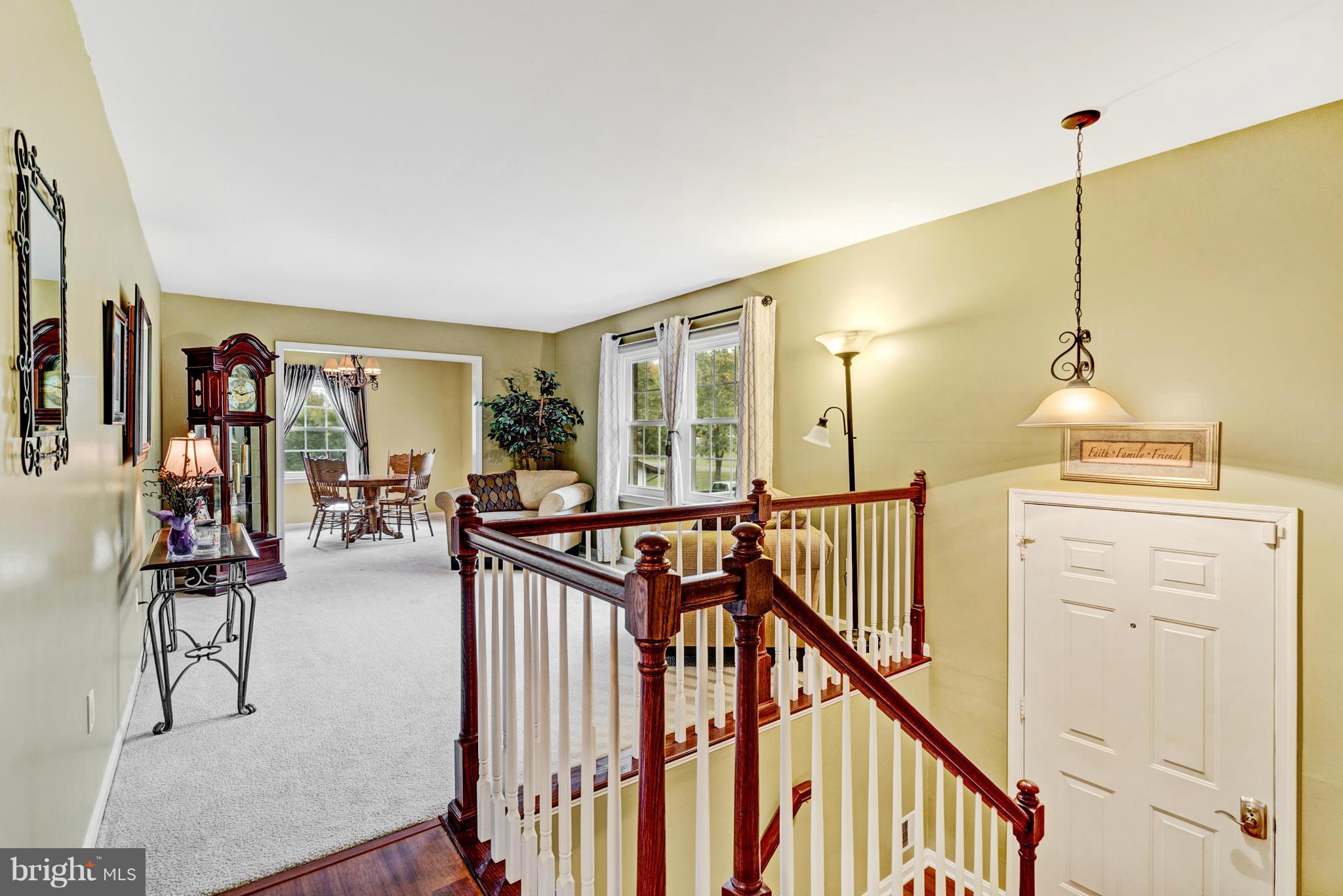 7219 Forrest Road Warrenton, VA 20187 - Photo 4 of 30 Living Room