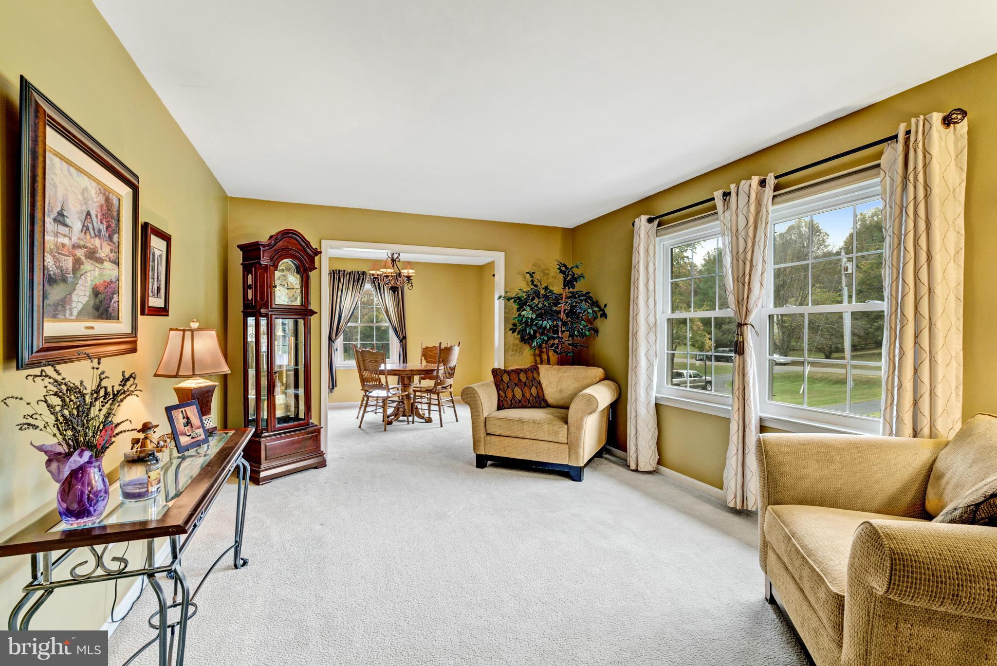 7219 Forrest Road Warrenton, VA 20187 - Photo 5 of 30 Living Room