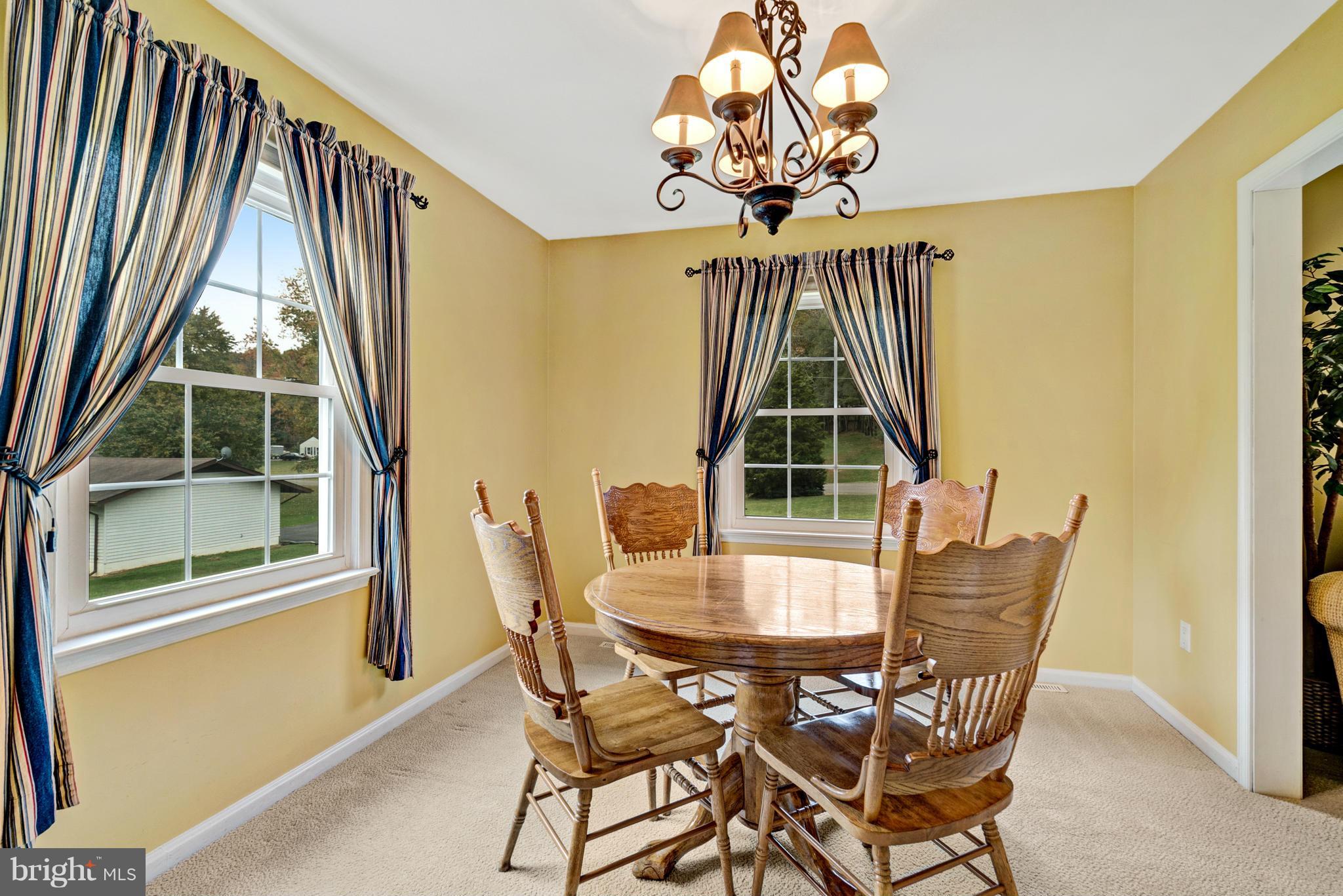 7219 Forrest Road Warrenton, VA 20187 - Photo 8 of 30 Dining Room