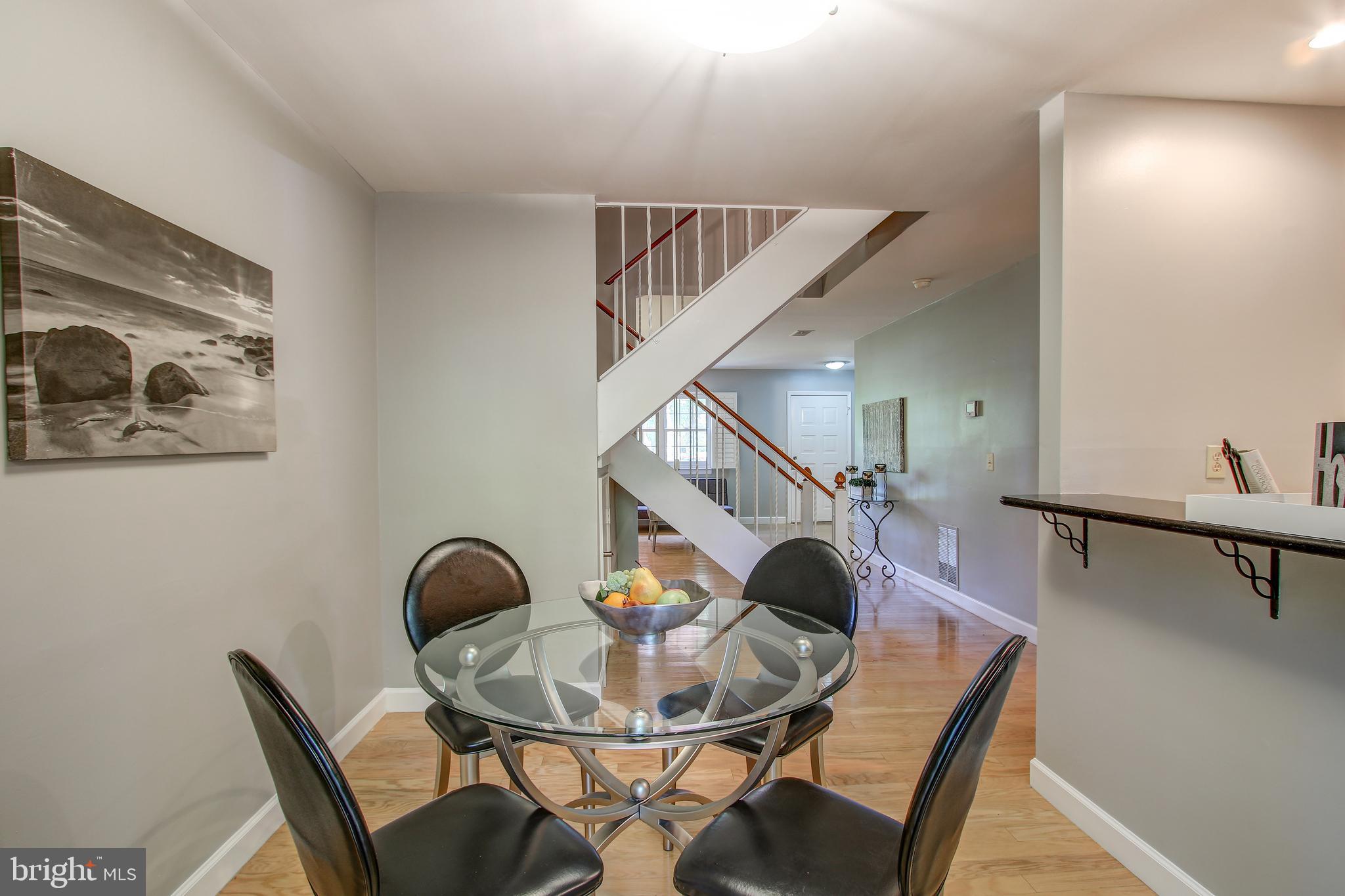 11309 Headlands Court Reston, VA 20191 - Photo 11 of 32 Breakfast bar