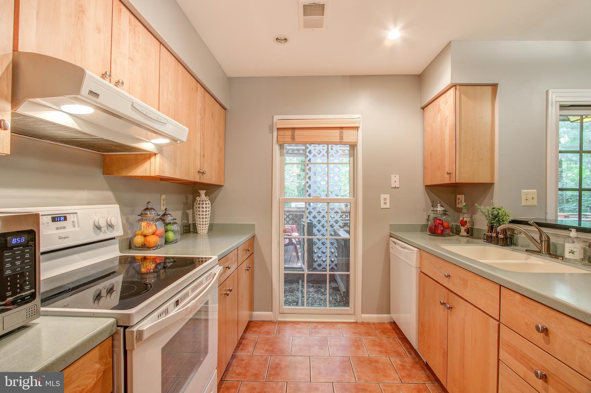 11309 Headlands Court Reston, VA 20191 - Photo 12 of 32 Updated kitchen