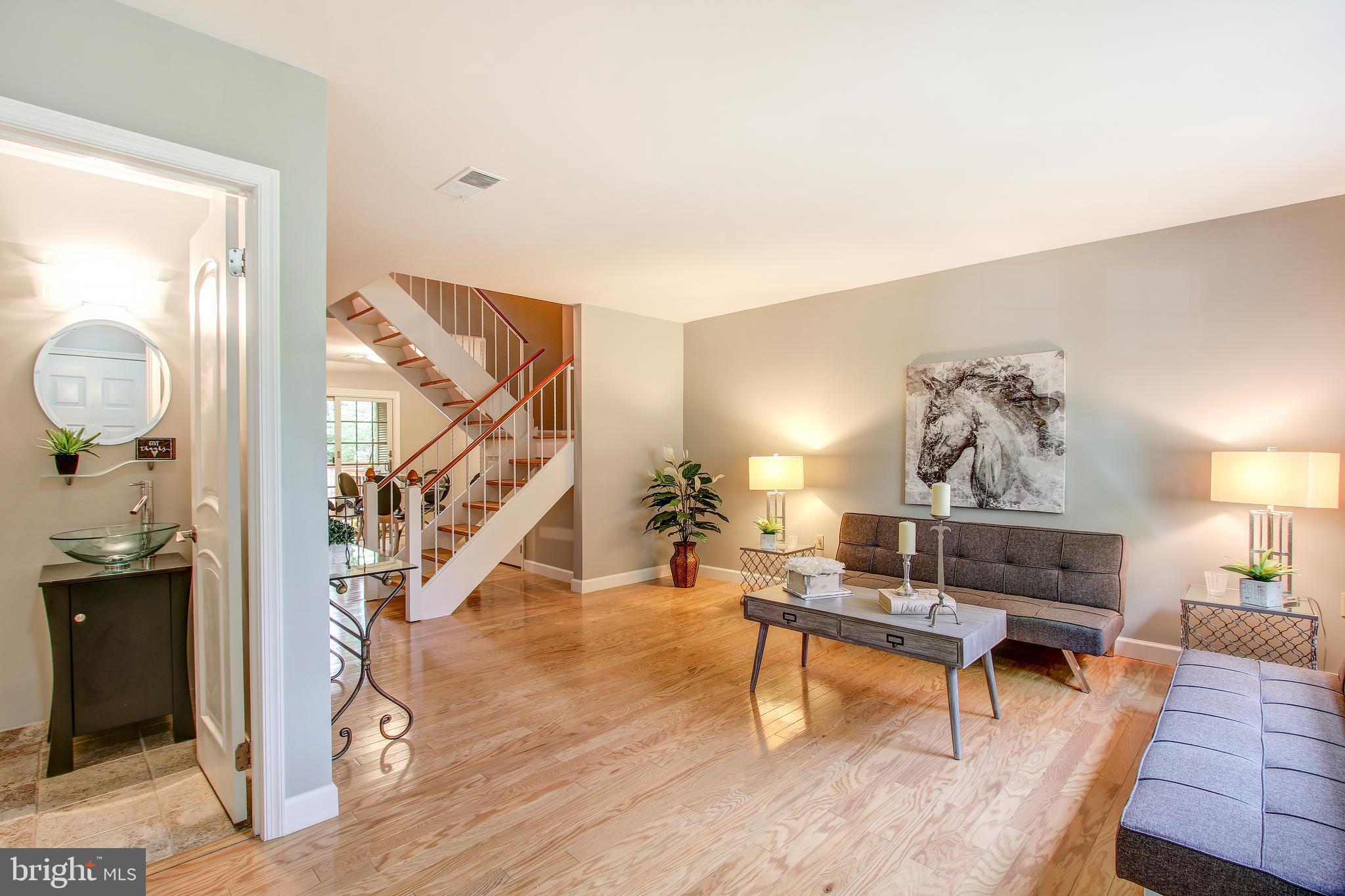 11309 Headlands Court Reston, VA 20191 - Photo 3 of 32 Sitting room