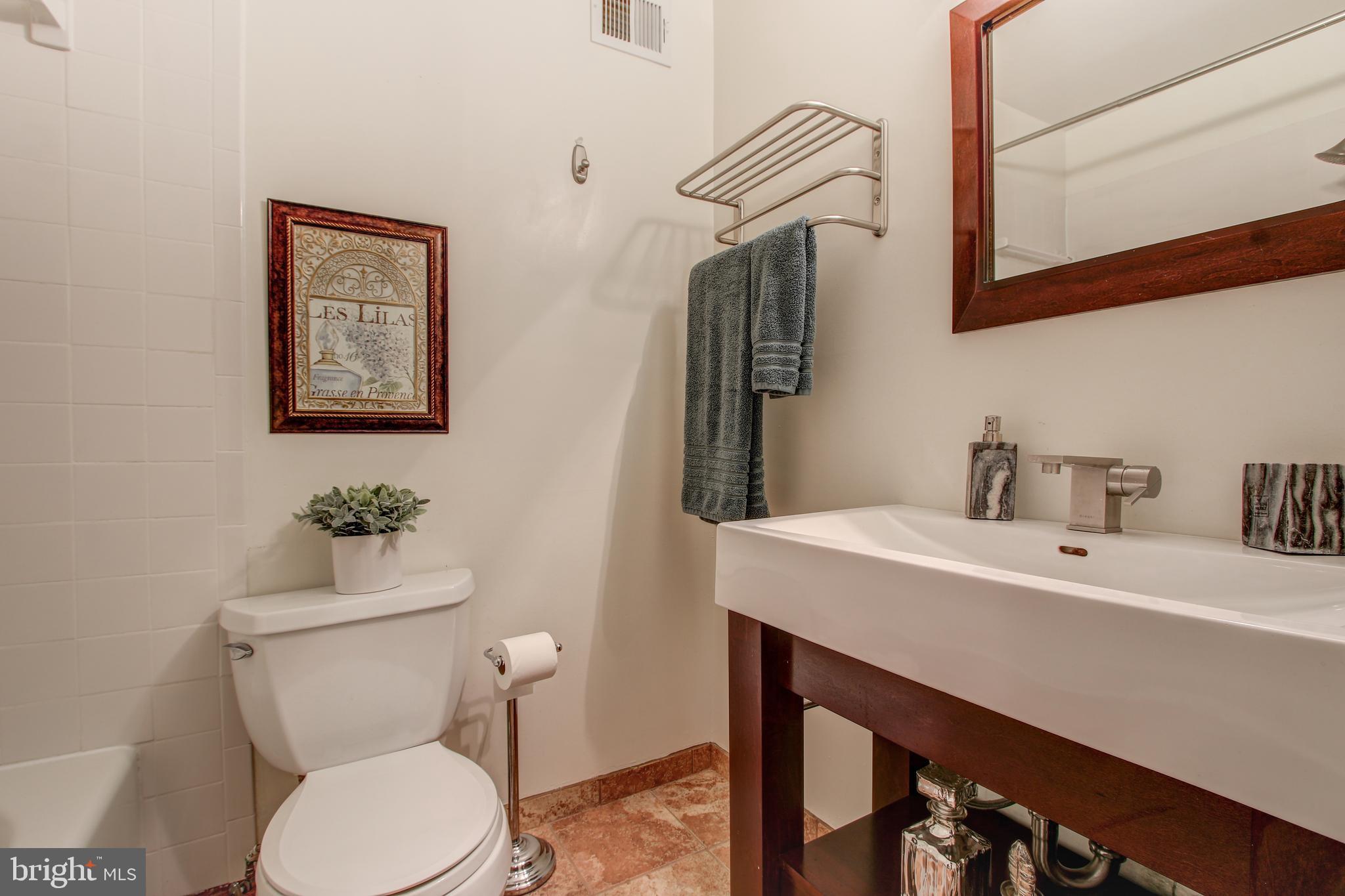11309 Headlands Court Reston, VA 20191 - Photo 23 of 32 Upstairs full bath