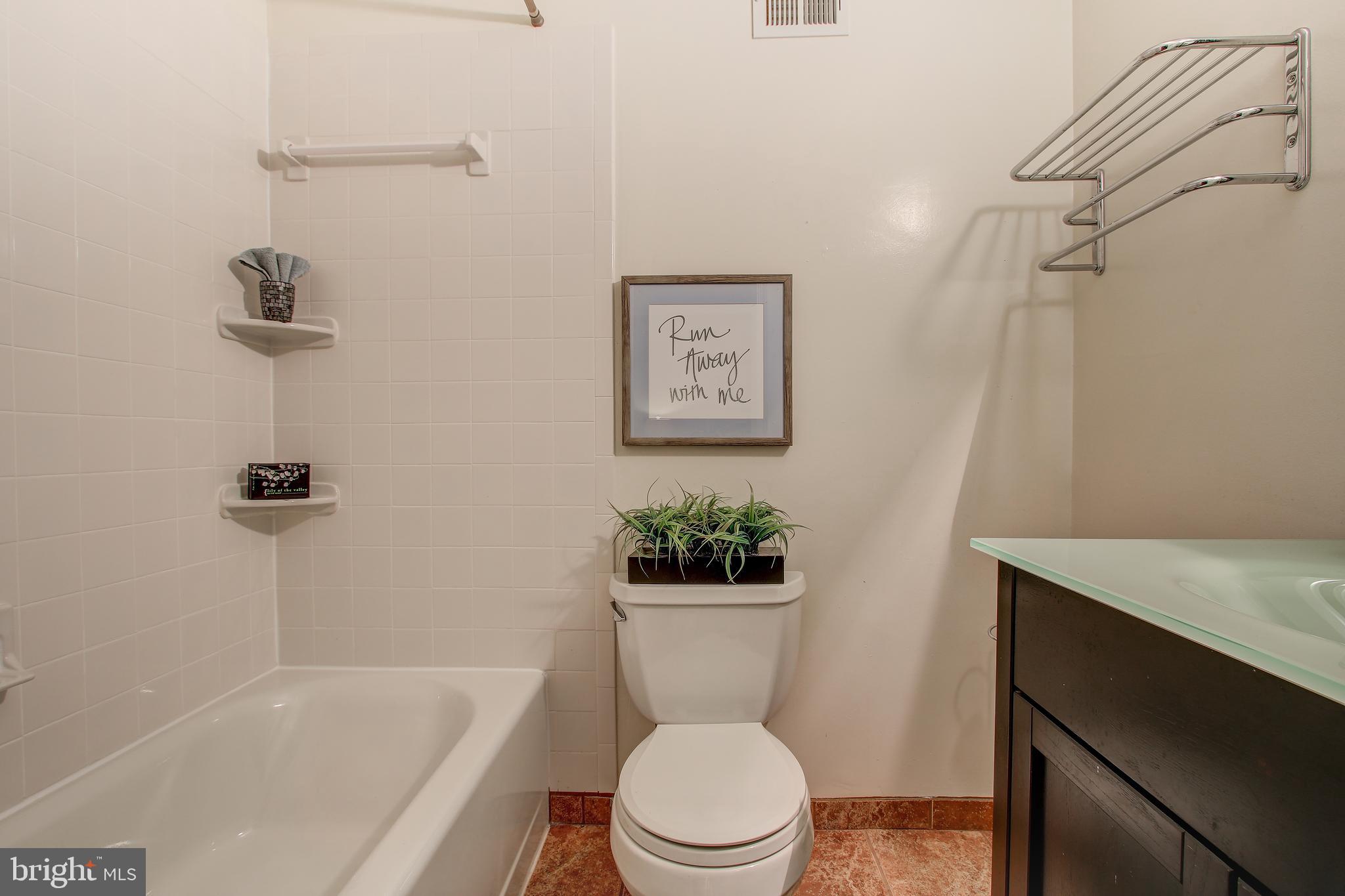 11309 Headlands Court Reston, VA 20191 - Photo 26 of 32 Master bath
