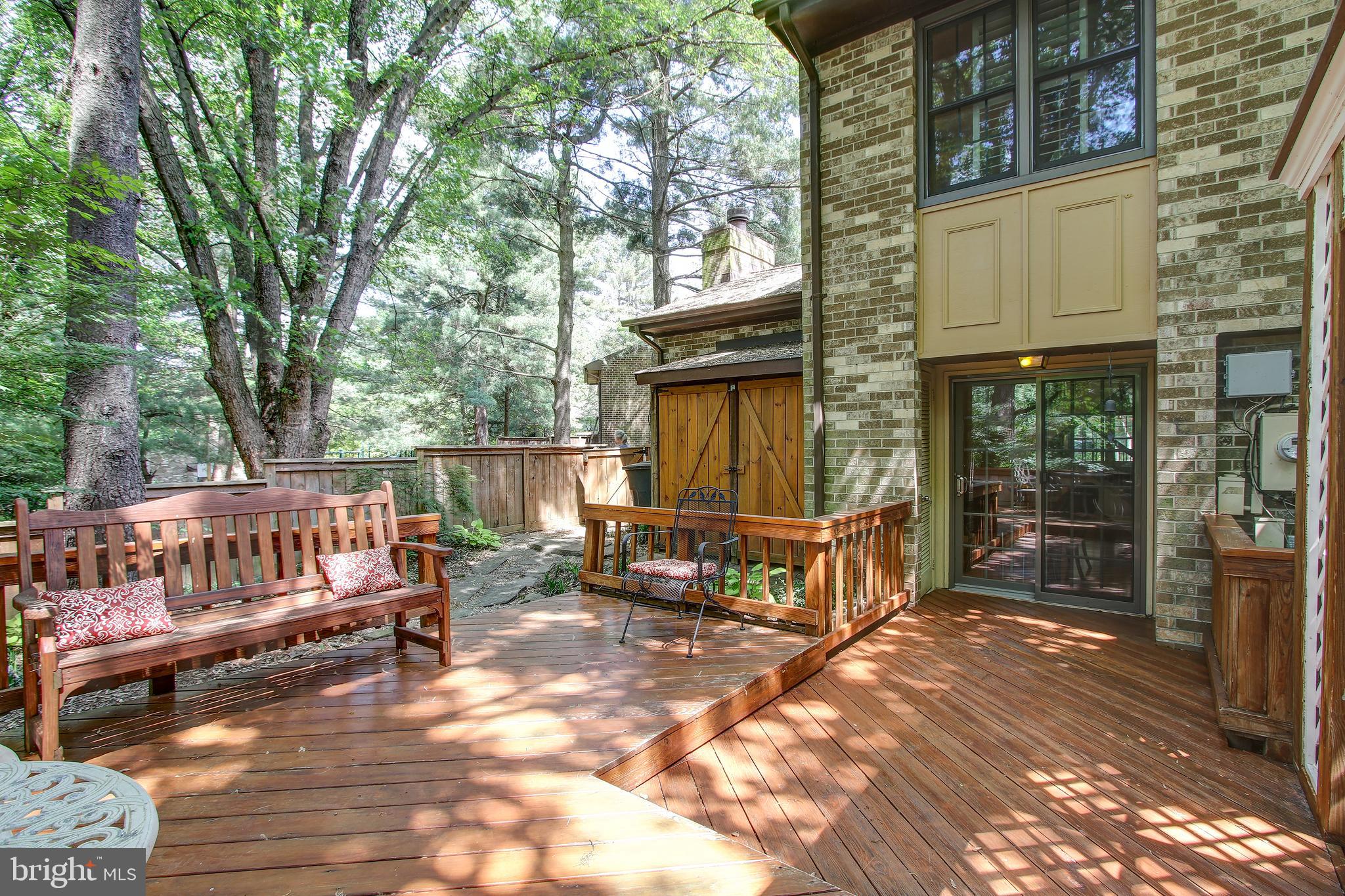 11309 Headlands Court Reston, VA 20191 - Photo 27 of 32 Outside entertainment area