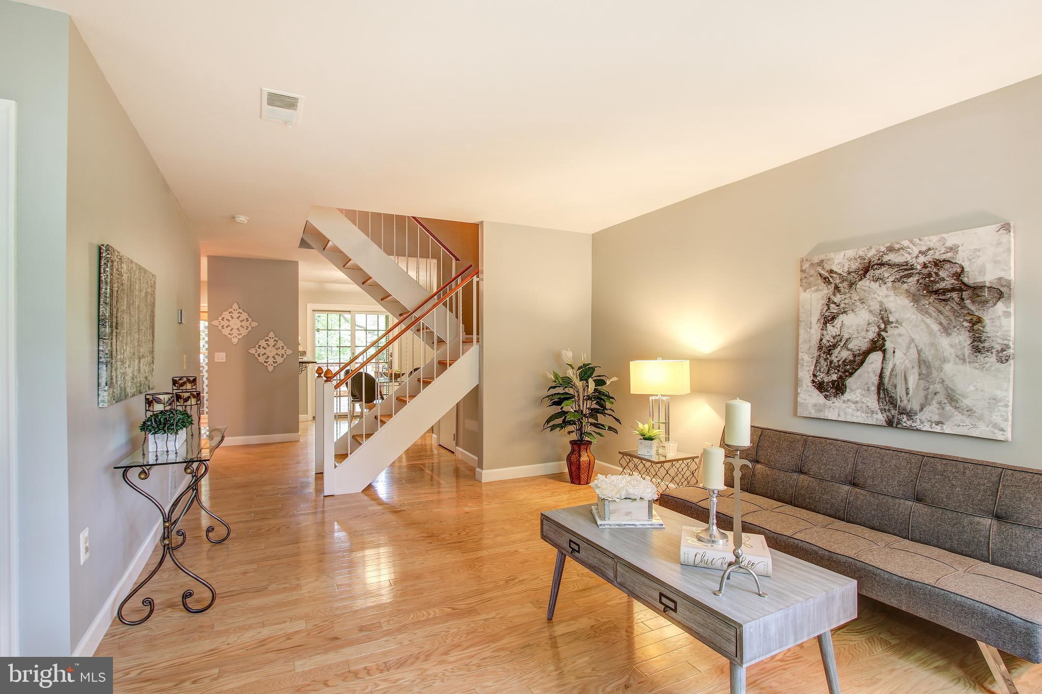 11309 Headlands Court Reston, VA 20191 - Photo 4 of 32 Spacious sitting room