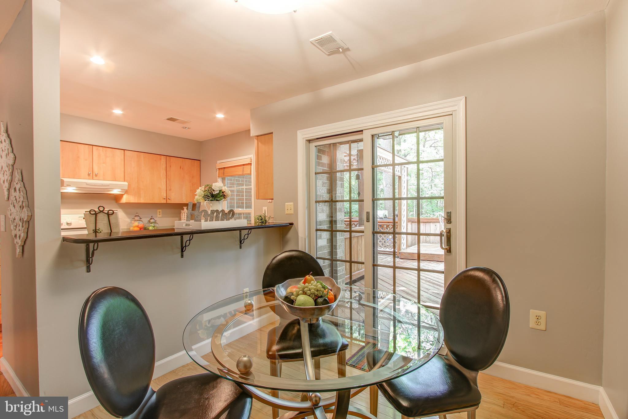 11309 Headlands Court Reston, VA 20191 - Photo 10 of 32 Sliding door to the deck off the breakfast bar
