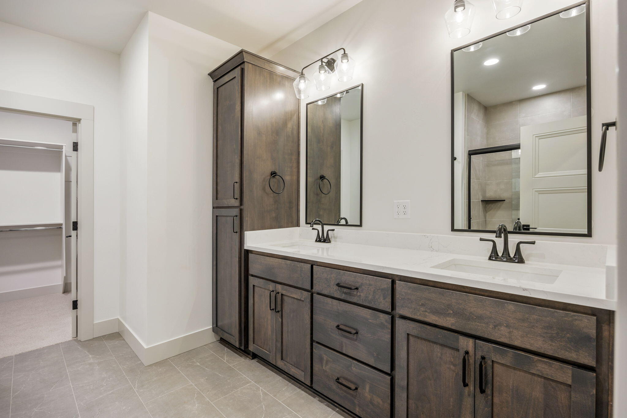 356 Randy Street Ashland, OR 97520 - Photo 19 of 41 Primary Bathroom