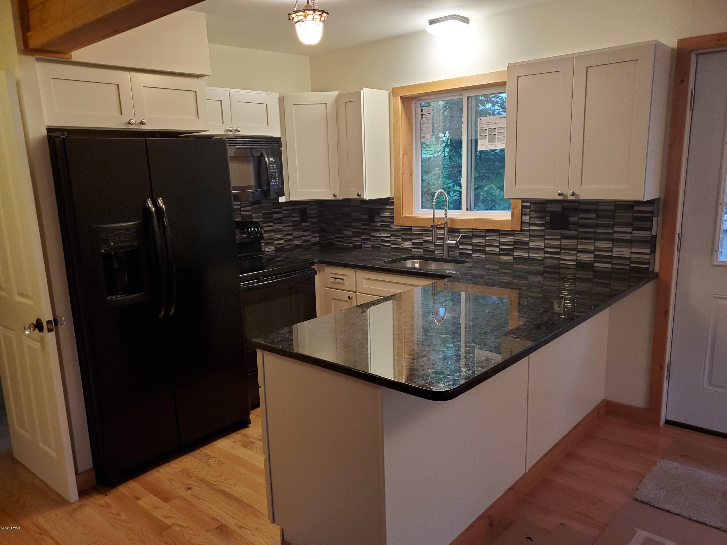 112 Oak Hill Road Hawley, PA 18428 - Photo 3 of 37 20200926_180538