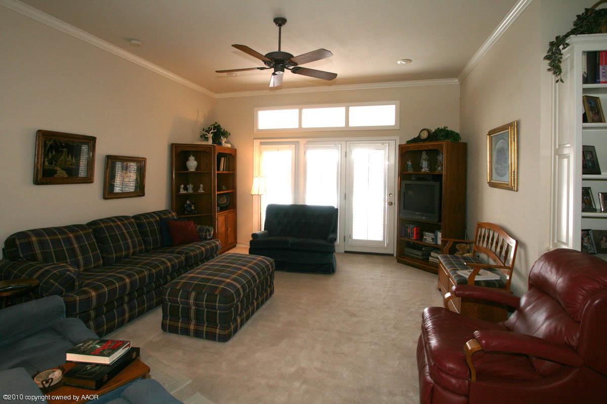 7906 Sheldon Road Amarillo, TX 79119 - Photo 13 of 17 living room