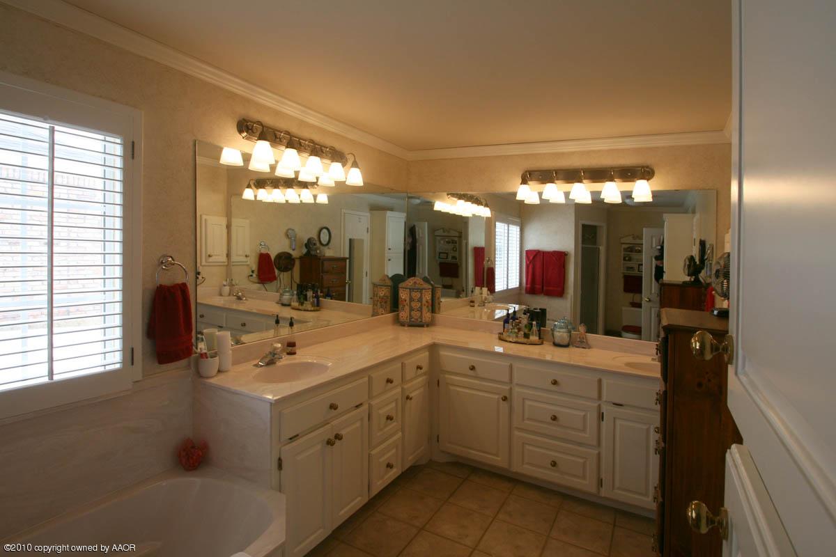 7906 Sheldon Road Amarillo, TX 79119 - Photo 15 of 17 master bath