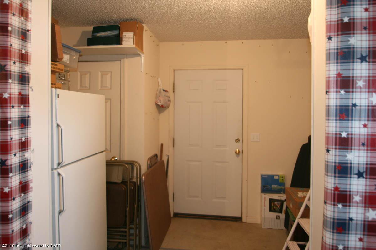 7906 Sheldon Road Amarillo, TX 79119 - Photo 7 of 17 garage a