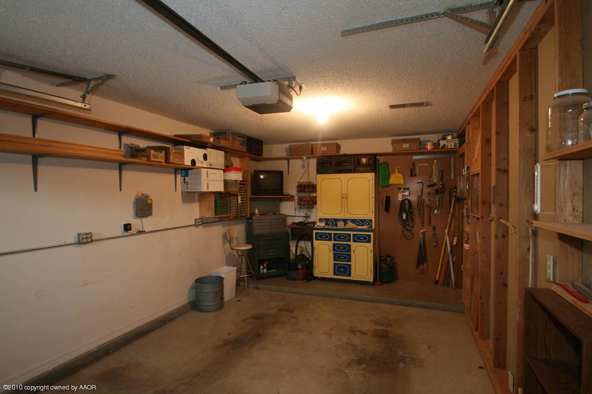 7906 Sheldon Road Amarillo, TX 79119 - Photo 8 of 17 garage b
