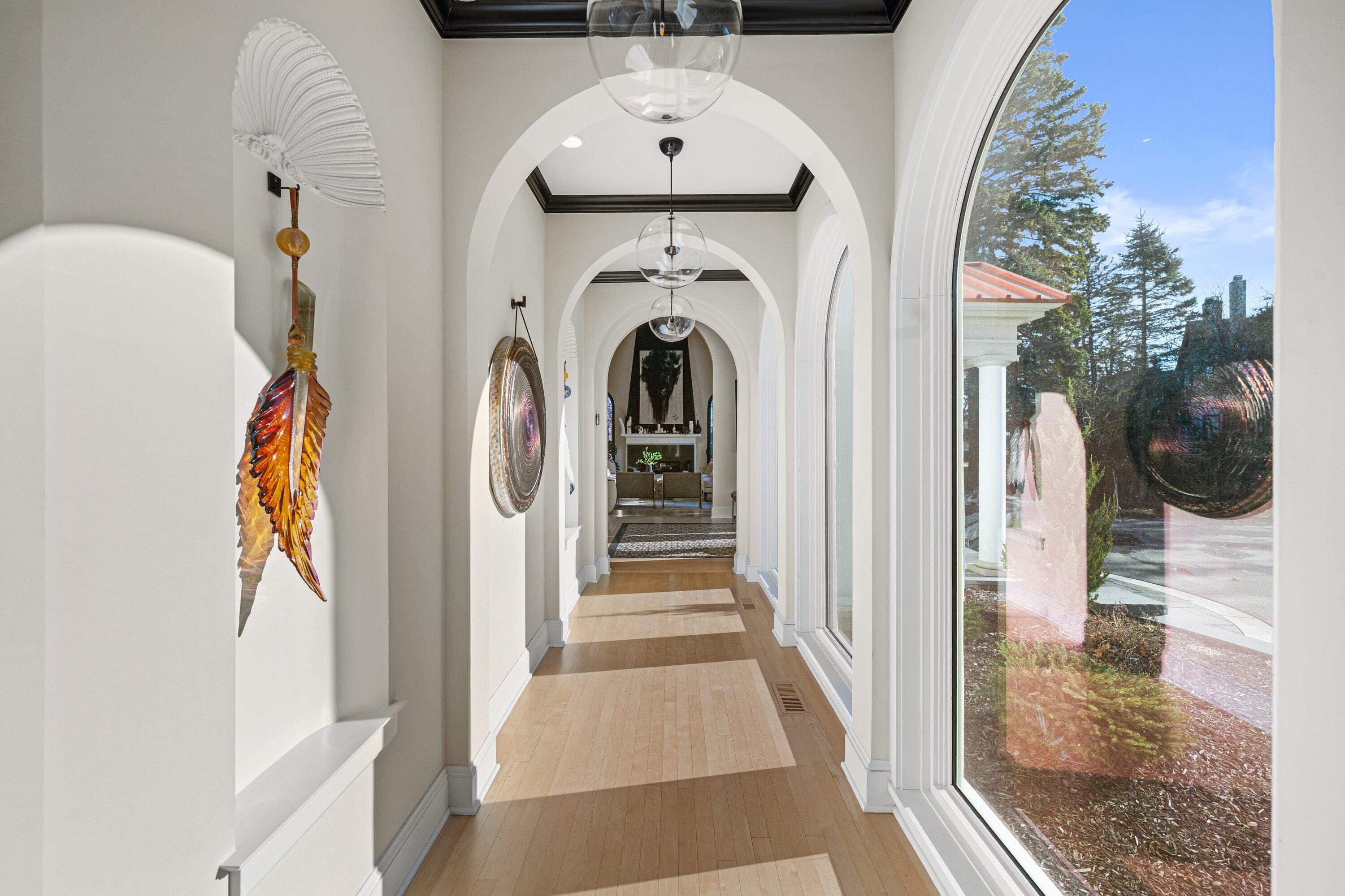 7032 North Barnett Lane Fox Point, WI 53217 - Photo 17 of 53 Hallway