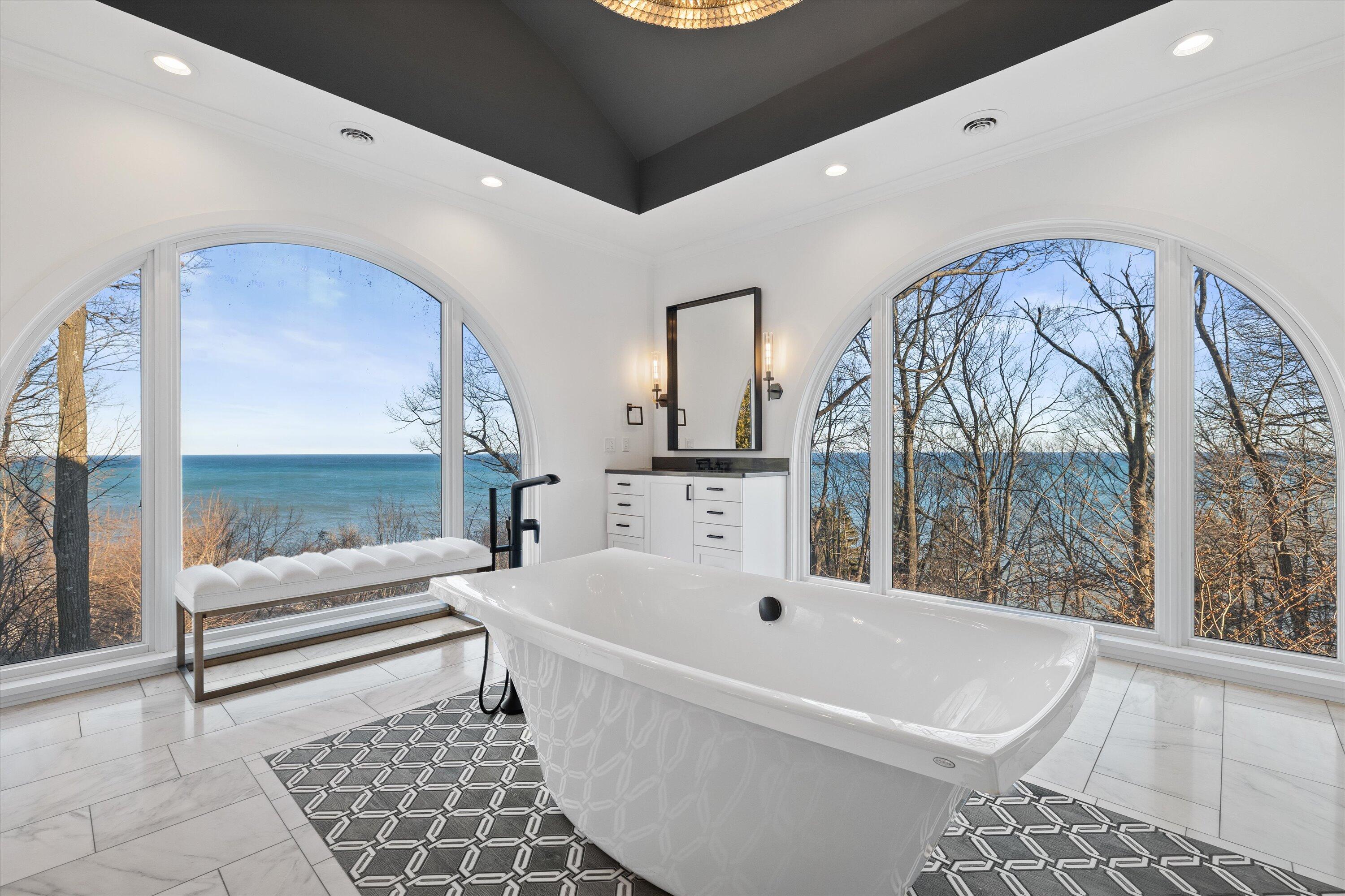 7032 North Barnett Lane Fox Point, WI 53217 - Photo 30 of 53 En Suite