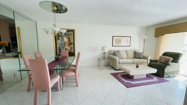 $125,000 | 6936 Huntington Lane, Unit 405, Delray Beach, FL 33446