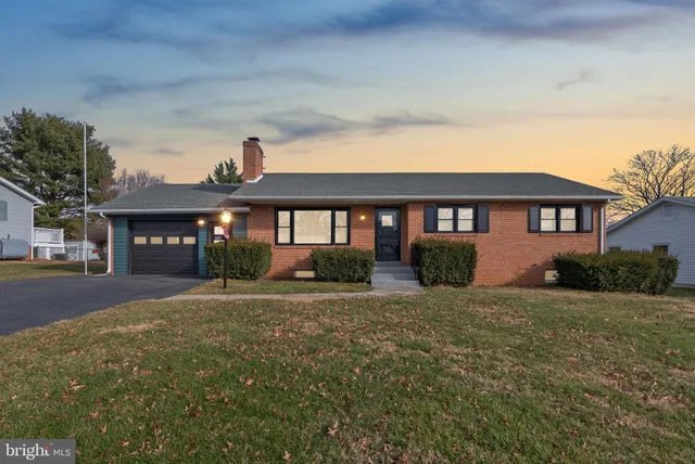 a view of a house with a yard and plants