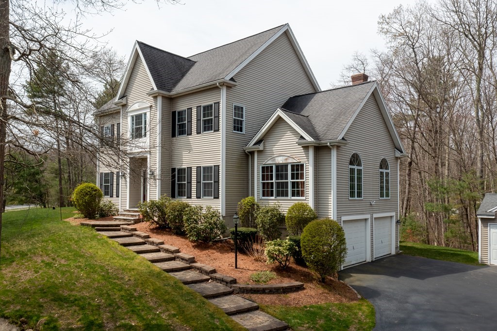 39 Vincent Road Mendon, MA 01756 - Photo 2 of 42