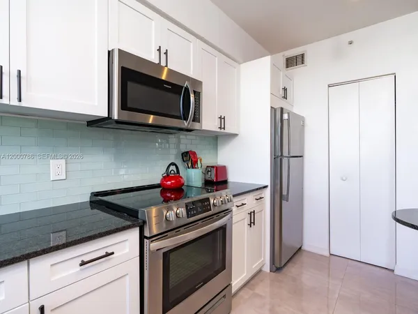 $4,800 | 1330 West Avenue, Unit 711, Miami Beach, FL 33139
