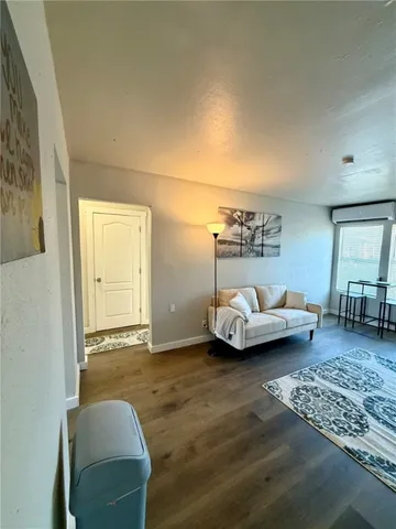 a view of livingroom with furniture