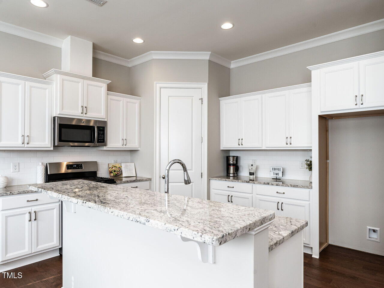 328 Ashton Ridge Lane Cary, NC 27513 - Photo 9 of 25 011-1280x960-kitchen