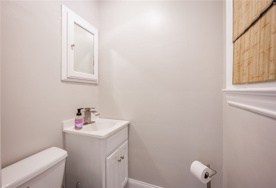 141 Cooper Road Irondequoit, NY 14617 - Photo 17 of 33