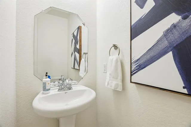 a view of empty room with ceiling fan