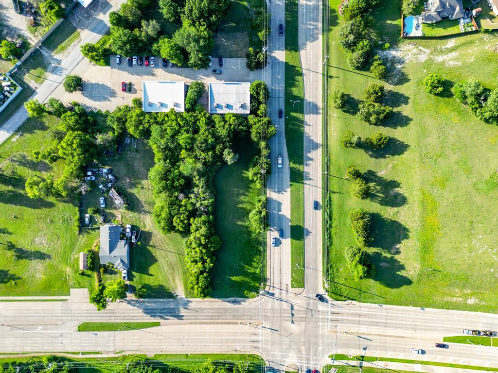 727 East Pleasant Run Road Cedar Hill, TX 75104 - Photo 11 of 23 a view of a garden in front of house