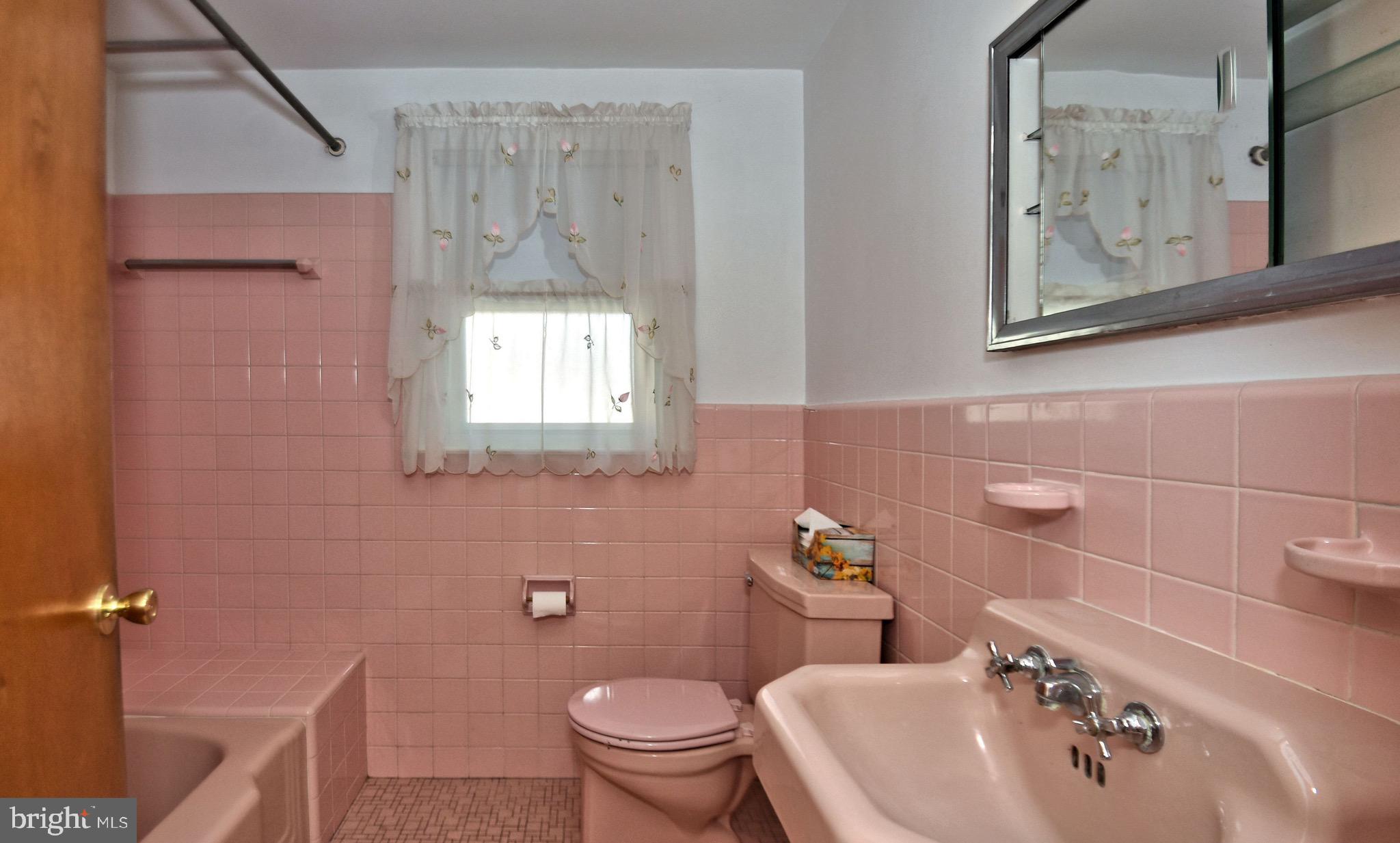 2341 Poplar Road Havertown, PA 19083 - Photo 30 of 45 Hall Bath