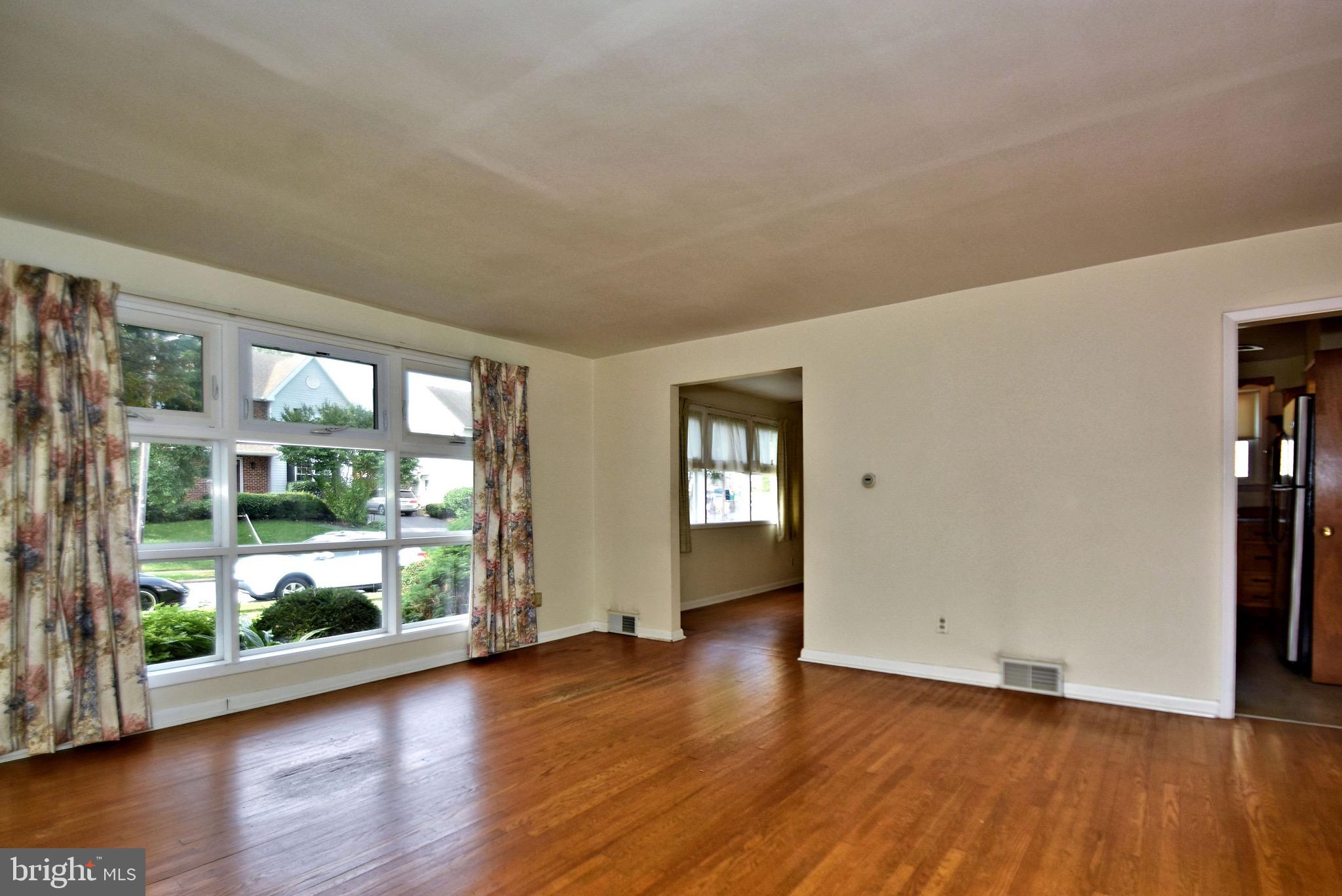 2341 Poplar Road Havertown, PA 19083 - Photo 4 of 45 Living Room