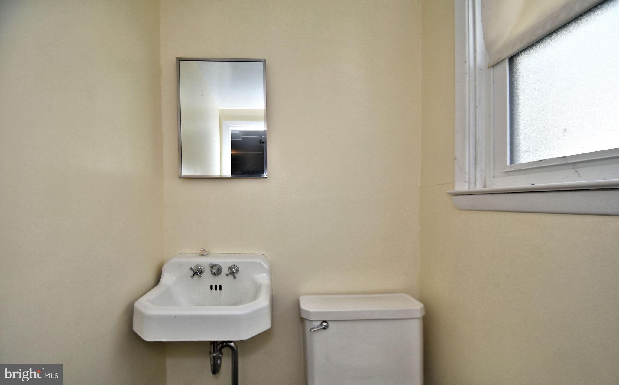 2341 Poplar Road Havertown, PA 19083 - Photo 37 of 45 Powder Room