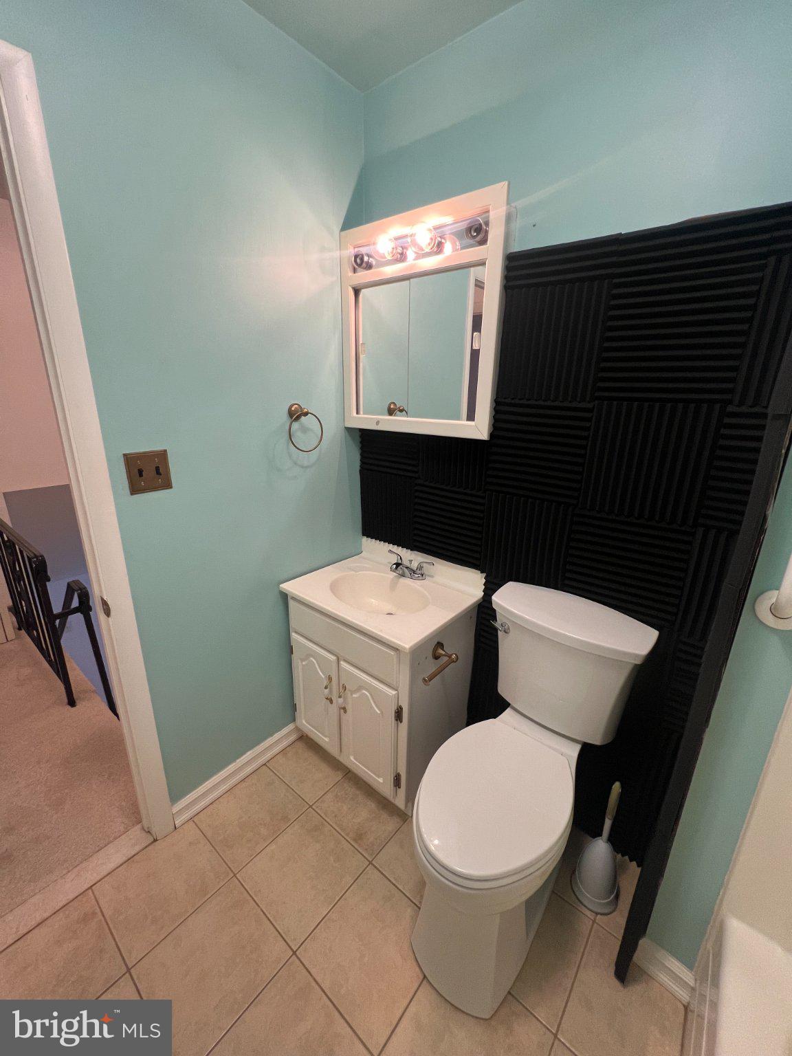 2904 State Hill Road, Unit F9 Reading, PA 19610 - Photo 22 of 30 Charming bathroom with modern accents.