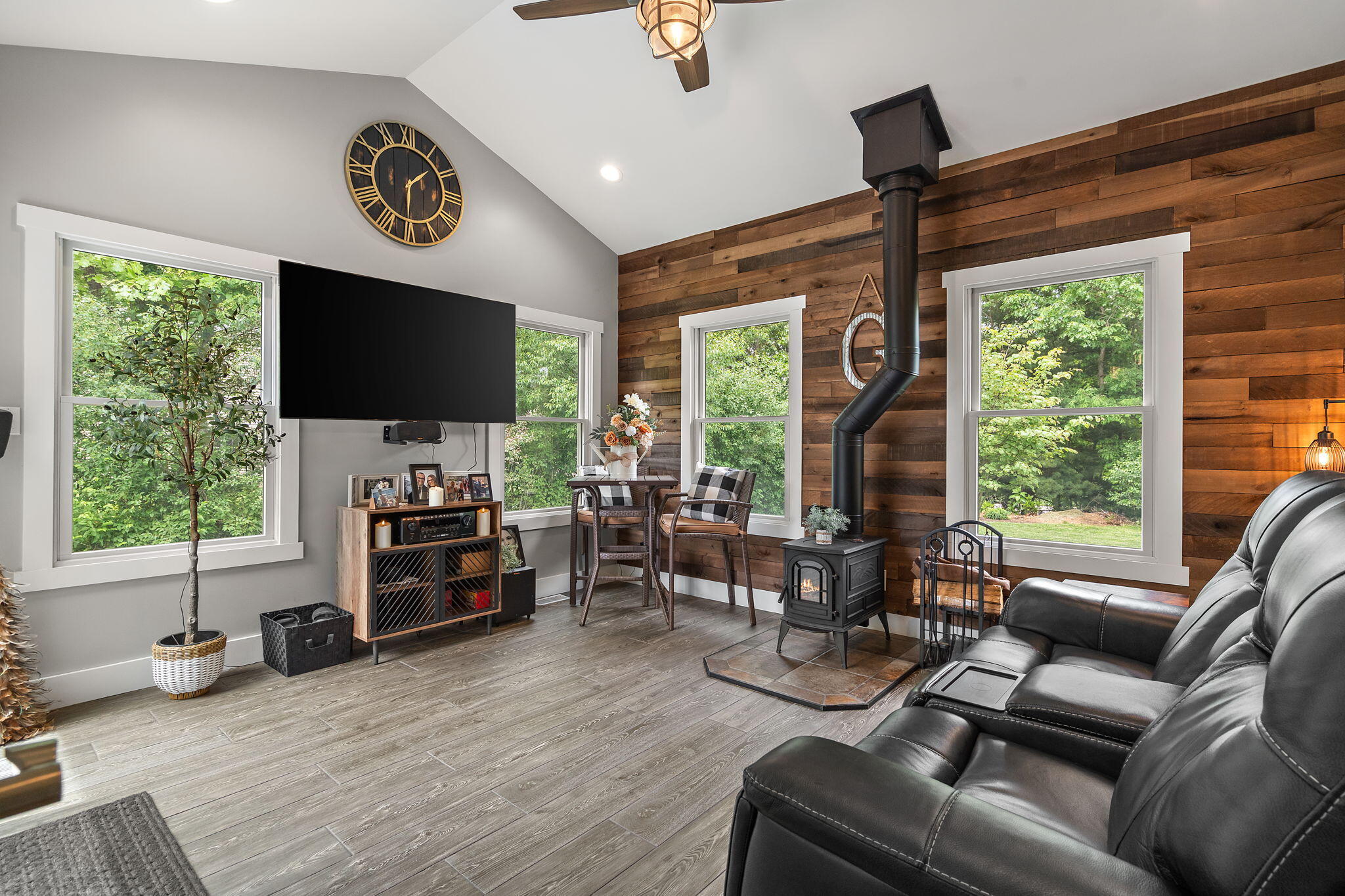 10186 Rustic Drive Demotte, IN 46310 - Photo 19 of 65 2048x1365
